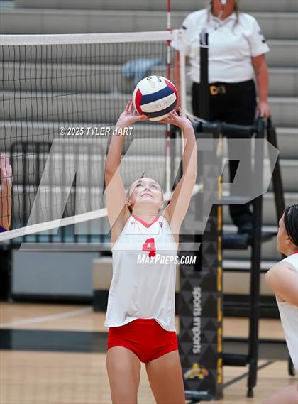 Thumbnail 2 in Seymour vs. Crown Point (Avon Classic) photogallery.