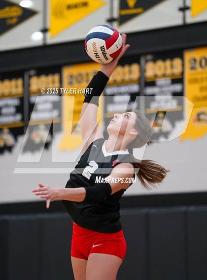 Thumbnail 2 in Seymour vs. Crown Point (Avon Classic) photogallery.