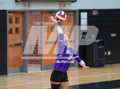 Thumbnail 3 in Seymour vs. Crown Point (Avon Classic) photogallery.