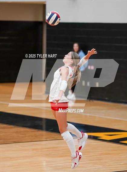 Thumbnail 3 in Seymour vs. Crown Point (Avon Classic) photogallery.