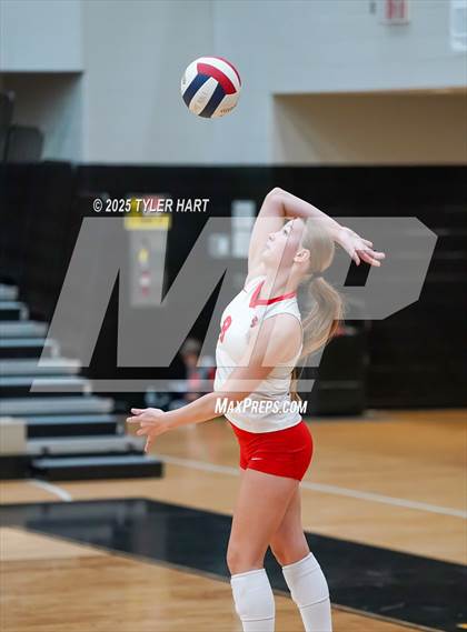 Thumbnail 3 in Seymour vs. Crown Point (Avon Classic) photogallery.