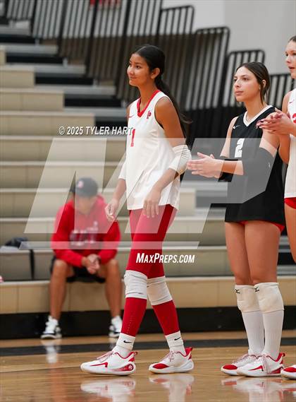Thumbnail 3 in Seymour vs. Crown Point (Avon Classic) photogallery.
