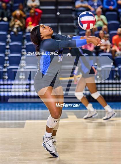 Thumbnail 3 in Stratford vs. Westside (UIL Volleyball 6A D2 Region 3 Bi-District) photogallery.