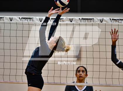 Thumbnail 1 in Hendrickson @ Vandegrift photogallery.