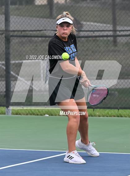 Thumbnail 2 in Peaster vs Wall (UIL 3A Girls Doubles State Finals) photogallery.
