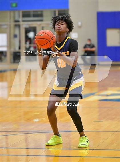 Thumbnail 2 in Cypress Ranch vs. Klein Cain (UIL 6A Region 2 Bi-District Playoff) photogallery.