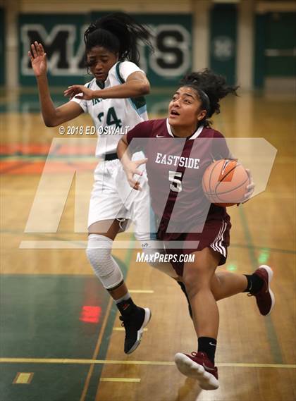 Thumbnail 3 in Eastside College Prep vs. Sacred Heart Cathedral Preparatory (Elite is Earned Showcase) photogallery.