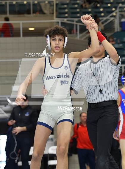 Thumbnail 3 in UIL 6A Regional Championships photogallery.