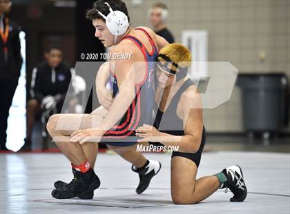 Thumbnail 3 in UIL 6A Regional Championships photogallery.