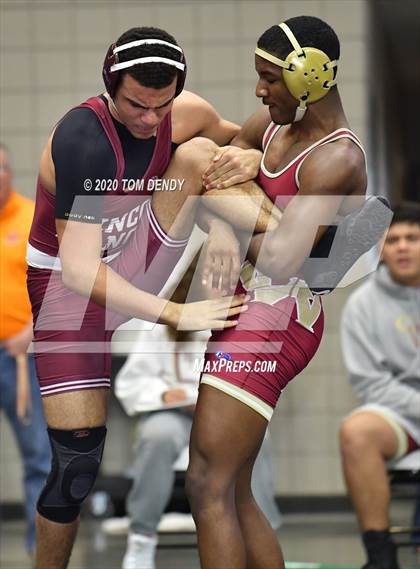 Thumbnail 2 in UIL 6A Regional Championships photogallery.