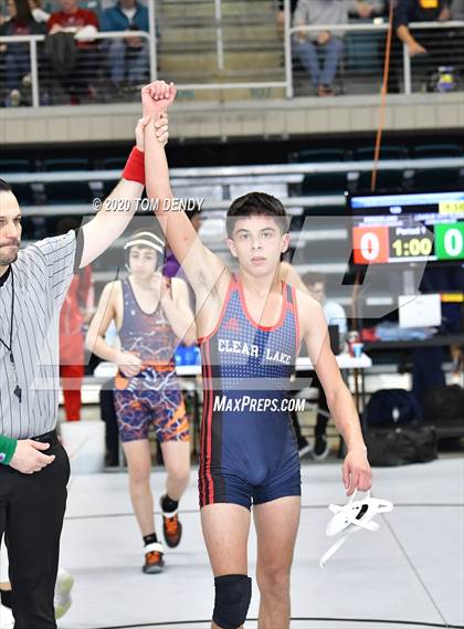 Thumbnail 2 in UIL 6A Regional Championships photogallery.