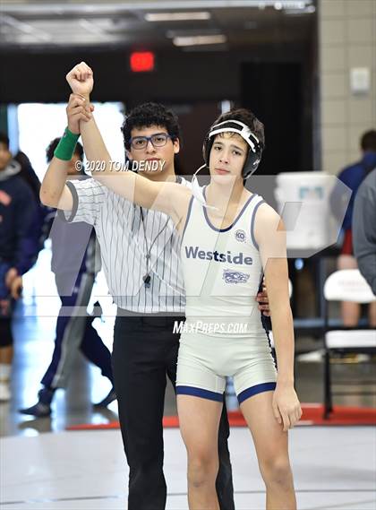 Thumbnail 2 in UIL 6A Regional Championships photogallery.