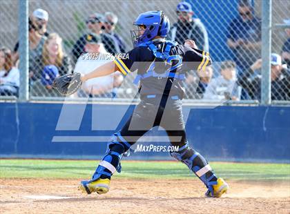Thumbnail 3 in Warren vs. La Mirada photogallery.