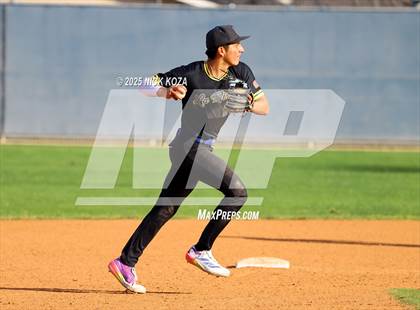 Thumbnail 2 in Warren vs. La Mirada photogallery.
