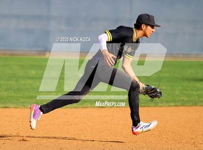 Thumbnail 3 in Warren vs. La Mirada photogallery.