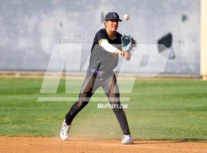 Thumbnail 1 in Warren vs. La Mirada photogallery.