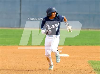 Thumbnail 3 in Warren vs. La Mirada photogallery.