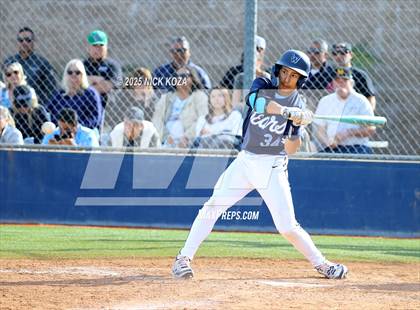 Thumbnail 2 in Warren vs. La Mirada photogallery.