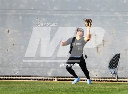 Thumbnail 3 in Warren vs. La Mirada photogallery.