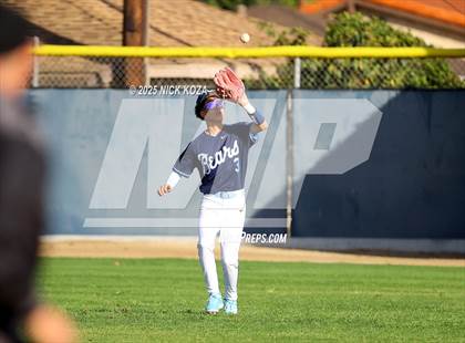 Thumbnail 2 in Warren vs. La Mirada photogallery.