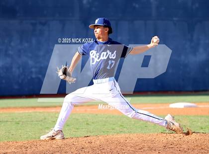 Thumbnail 2 in Warren vs. La Mirada photogallery.