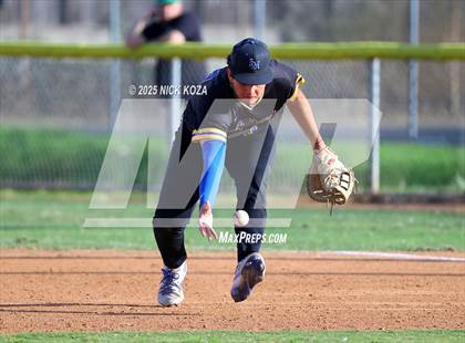 Thumbnail 2 in Warren vs. La Mirada photogallery.