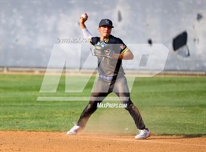 Thumbnail 2 in Warren vs. La Mirada photogallery.