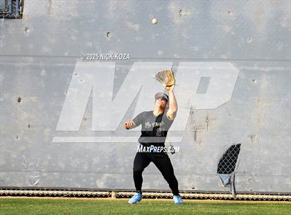 Thumbnail 2 in Warren vs. La Mirada photogallery.