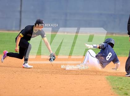 Thumbnail 2 in Warren vs. La Mirada photogallery.