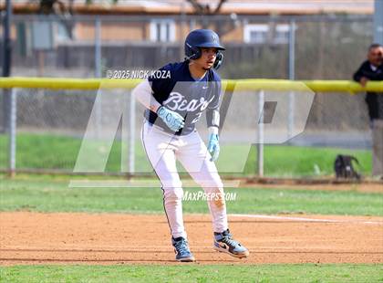 Thumbnail 3 in Warren vs. La Mirada photogallery.