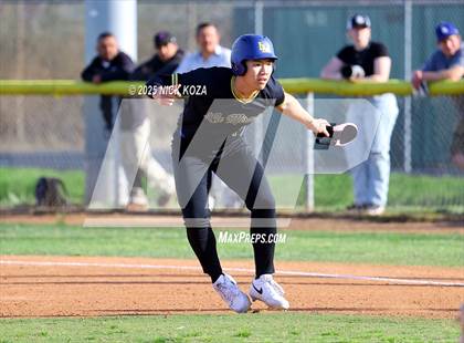 Thumbnail 3 in Warren vs. La Mirada photogallery.