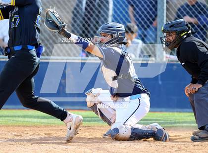 Thumbnail 2 in Warren vs. La Mirada photogallery.