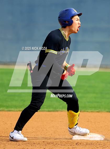 Thumbnail 3 in Warren vs. La Mirada photogallery.