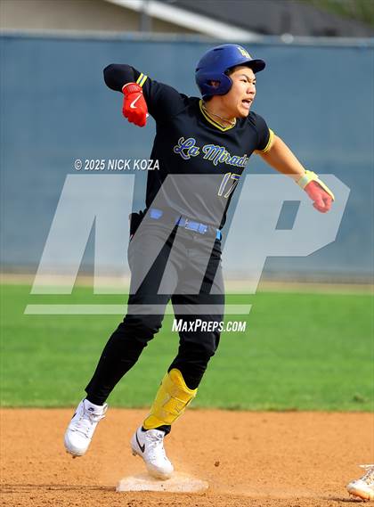 Thumbnail 2 in Warren vs. La Mirada photogallery.