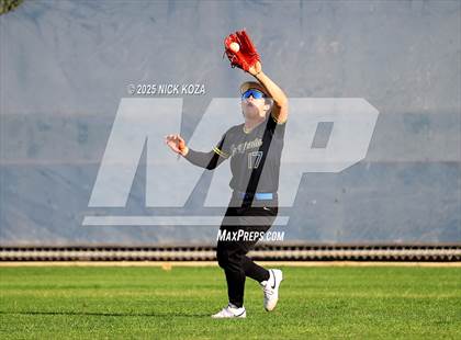 Thumbnail 2 in Warren vs. La Mirada photogallery.