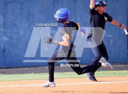 Thumbnail 3 in Warren vs. La Mirada photogallery.