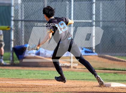 Thumbnail 2 in Warren vs. La Mirada photogallery.
