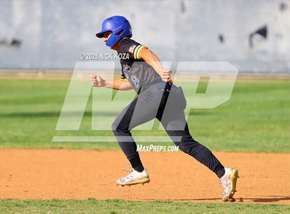 Thumbnail 2 in Warren vs. La Mirada photogallery.