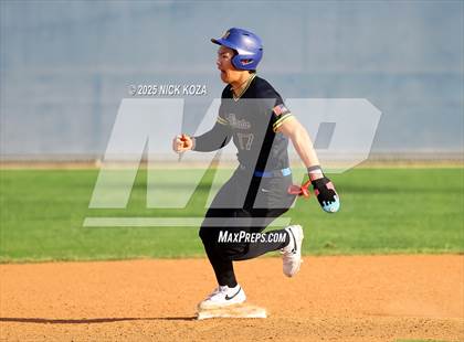 Thumbnail 3 in Warren vs. La Mirada photogallery.