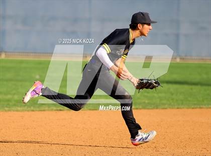 Thumbnail 1 in Warren vs. La Mirada photogallery.