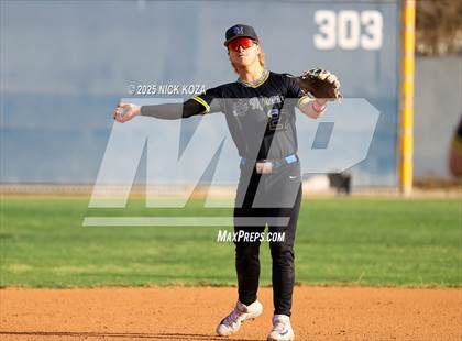 Thumbnail 2 in Warren vs. La Mirada photogallery.