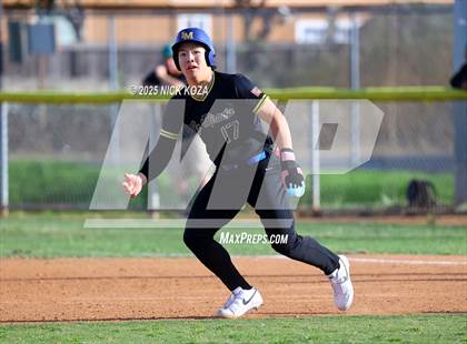 Thumbnail 2 in Warren vs. La Mirada photogallery.