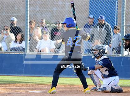 Thumbnail 3 in Warren vs. La Mirada photogallery.