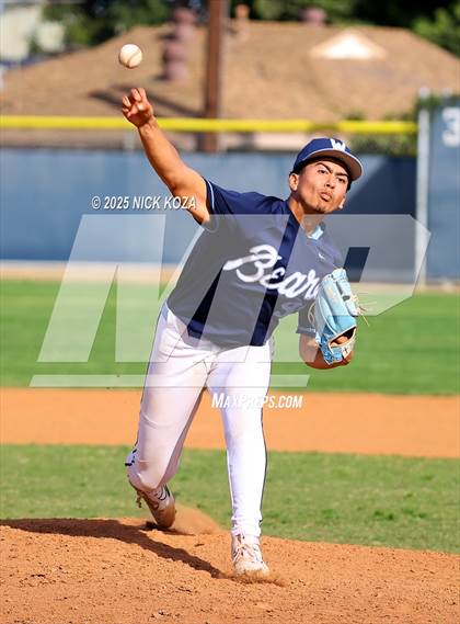 Thumbnail 1 in Warren vs. La Mirada photogallery.