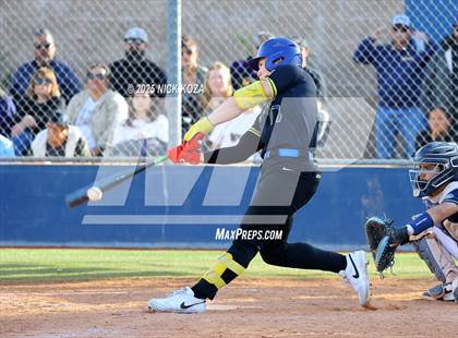 Thumbnail 3 in Warren vs. La Mirada photogallery.