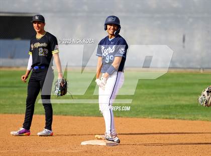 Thumbnail 3 in Warren vs. La Mirada photogallery.