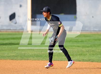 Thumbnail 2 in Warren vs. La Mirada photogallery.