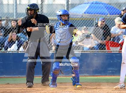 Thumbnail 3 in Warren vs. La Mirada photogallery.