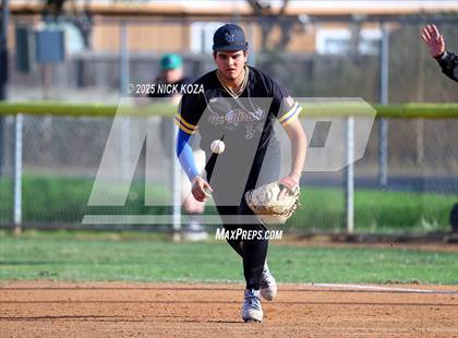 Thumbnail 1 in Warren vs. La Mirada photogallery.