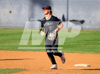 Thumbnail 2 in Warren vs. La Mirada photogallery.